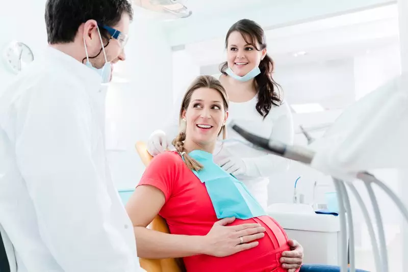 Чистка зубов беременным