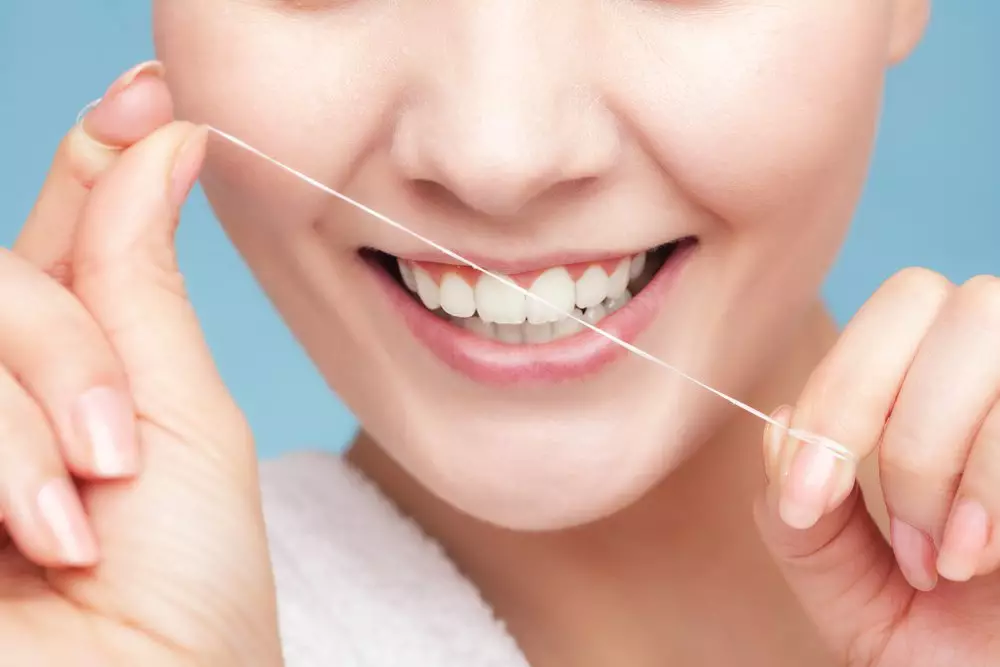 Современные технологии и материалы позволяют восстановить зуб так, что его нельзя будет отличить от естественного.