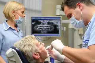 консультация перед имплантацией зубов